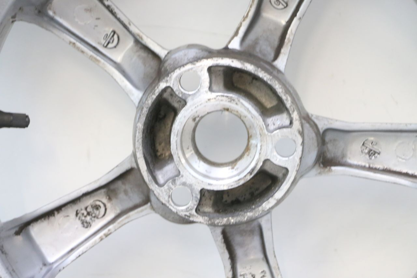 photo de ACHTERWIEL EN BAND PEUGEOT SATELIS 125 (2006 - 2009) - Zoom op componenten