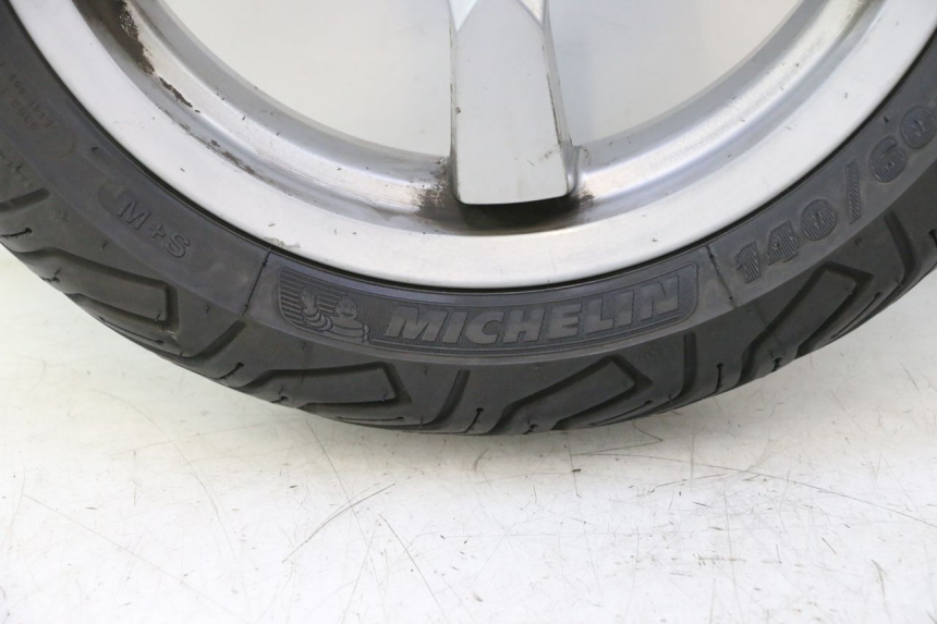 photo de ACHTERWIELVELG EN BAND PEUGEOT SATELIS 125 (2013 - 2018) - Visuele inspectie