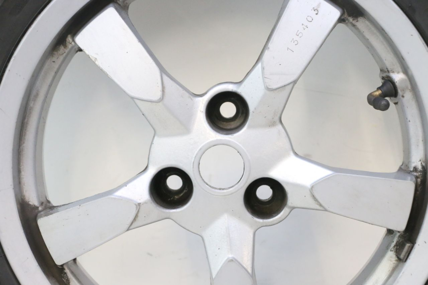 photo de ACHTERWIELVELG EN BAND PEUGEOT SATELIS 125 (2013 - 2018) - Focus op structuur