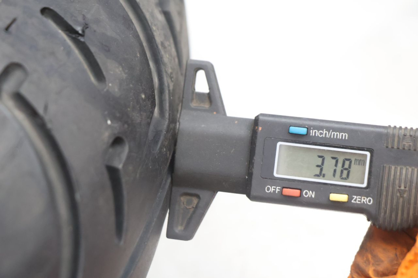 photo de ACHTERVELG EN BAND APRILIA SCARABEO GT 125 (1999 - 2007) - Visuele inspectie