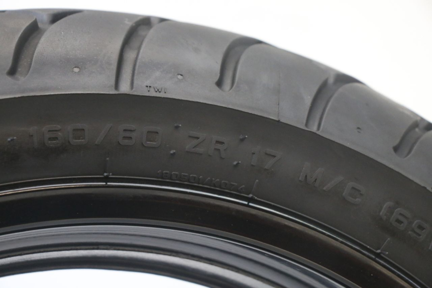 photo de ACHTERWIELVELG EN BAND SUZUKI GSX F GSXF 650 (2007 - 2015) - Zoom op componenten