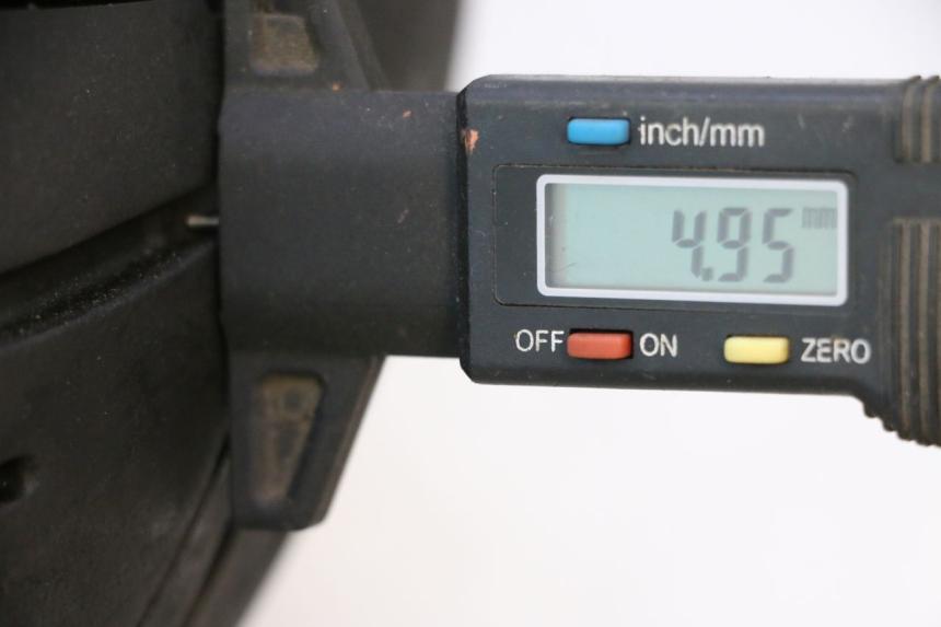 photo de ACHTERVELG EN BAND SUZUKI SV S 650 (2003 - 2009) - Detail van het onderdeel