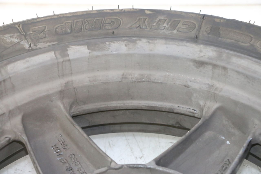 photo de ACHTERWIELVELG EN BAND YAMAHA X-MAX XMAX 125 (2010 - 2013) - Bevestigingspunten