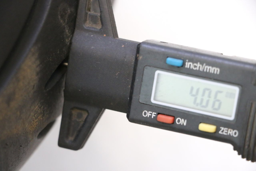 photo de ACHTERWIELVELG EN BAND YAMAHA XMAX X-MAX 125 (2006 - 2009) - Detail van het onderdeel