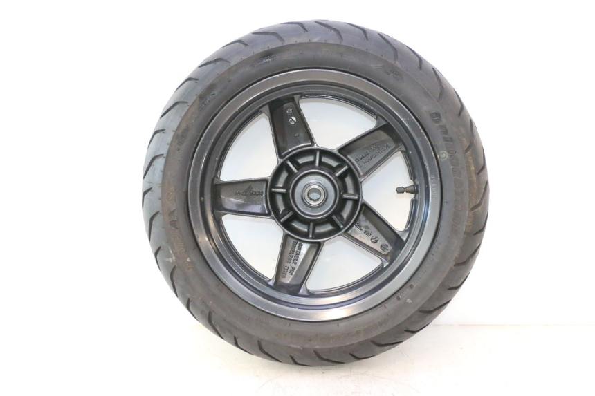 photo de ACHTERWIELVELG EN BAND YAMAHA XMAX X-MAX 125 (2006 - 2009) - Kenmerkende details