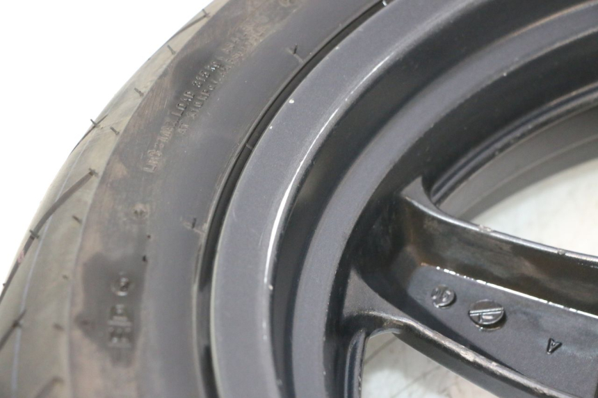 photo de ACHTERWIELVELG EN BAND YAMAHA XMAX X-MAX 125 (2006 - 2009) - Andere kijkhoek