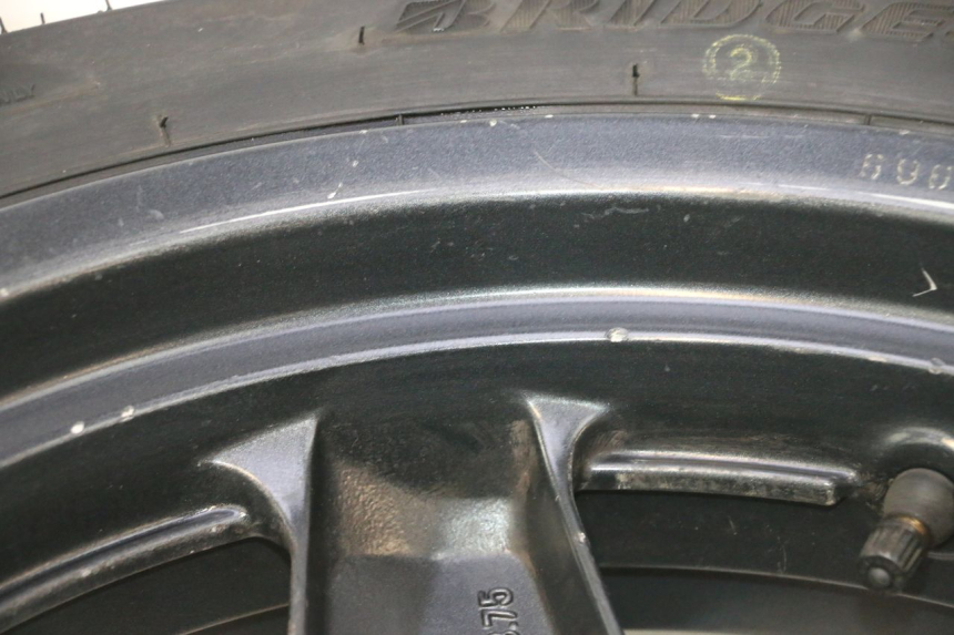 photo de ACHTERWIELVELG EN BAND YAMAHA XMAX X-MAX 125 (2006 - 2009) - Bevestigingspunten