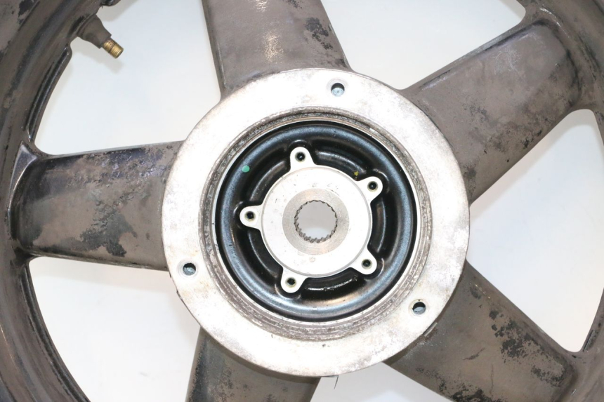 photo de ACHTERWIELVELG EN BAND YAMAHA X-MAX XMAX 125 (2010 - 2013) - Detail van het onderdeel