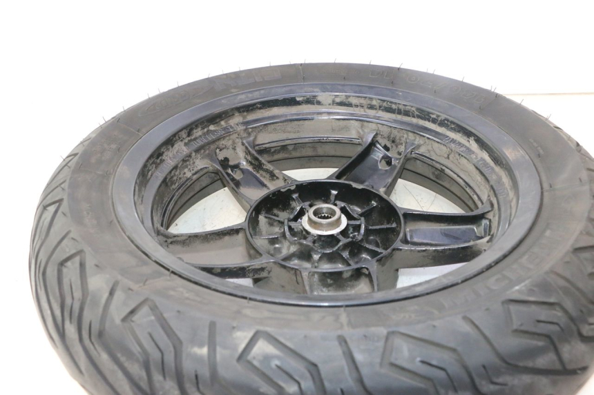 photo de ACHTERWIELVELG EN BAND YAMAHA X-MAX XMAX 125 (2010 - 2013) - Kenmerkende details