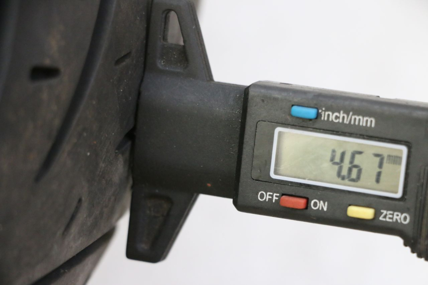 photo de ACHTERWIELVELG EN BAND YAMAHA XJ6 ABS 600 (2008 - 2016) - Zoom op gebruiksstaat