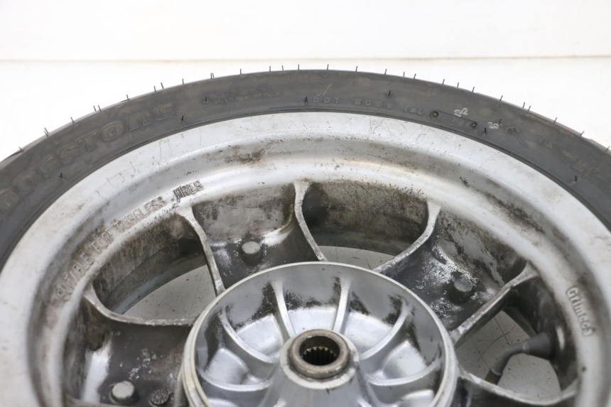 photo de ACHTERWIELVELG EN BAND YAMAHA YP MAJESTY 125 (2002 - 2006) - Bevestigingspunten