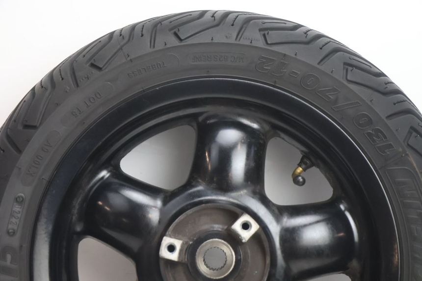 photo de ACHTERWIELVELG EN BAND YAMAHA YP MAJESTY 125 (2002 - 2006) - Detail van het onderdeel