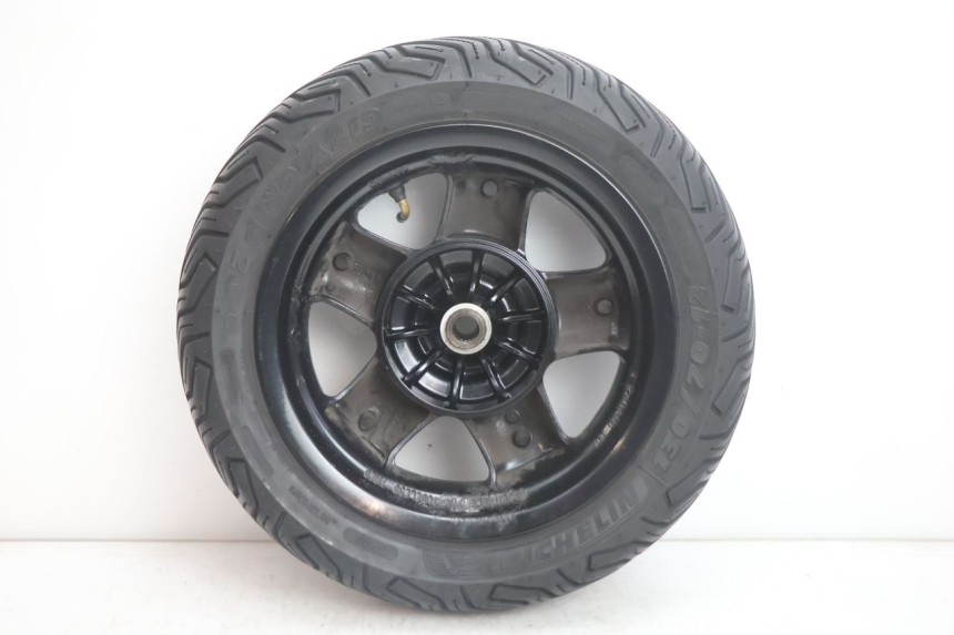 photo de ACHTERWIELVELG EN BAND YAMAHA YP MAJESTY 125 (2002 - 2006) - Bevestigingspunten