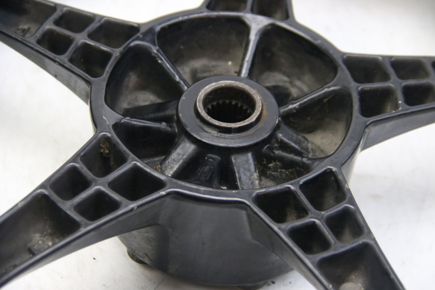 photo de ACHTERVELG SUZUKI SIXTEEN 125 (2008 - 2010) - Focus op structuur