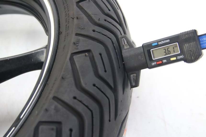 photo de ACHTERVELG SUZUKI SIXTEEN 125 (2008 - 2010) - Zoom op gebruiksstaat