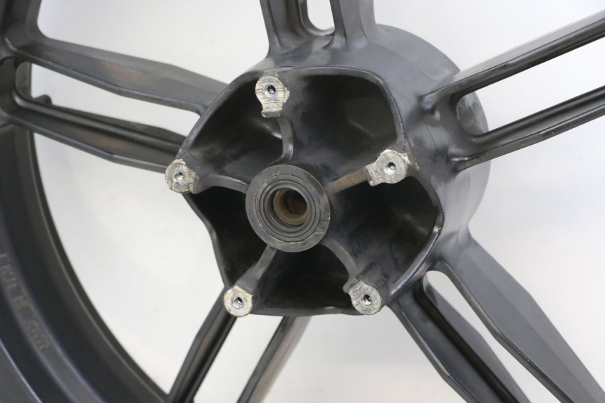 photo de ACHTERVELG YAMAHA TZR 50 (2008 - 2016) - Kenmerkende details