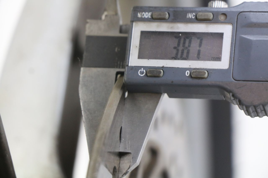 photo de VOORVELG APRILIA SCARABEO 100 (2003 - 2012) - Detail van het onderdeel