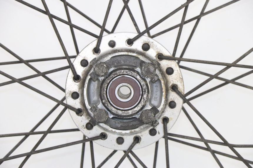 photo de VOORVELG SUZUKI GN 125 (1997 - 2000) - Detailaanzicht