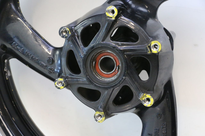 photo de VOORWIELVELG YAMAHA XJR 1300 (1998 - 2002) - Focus op structuur