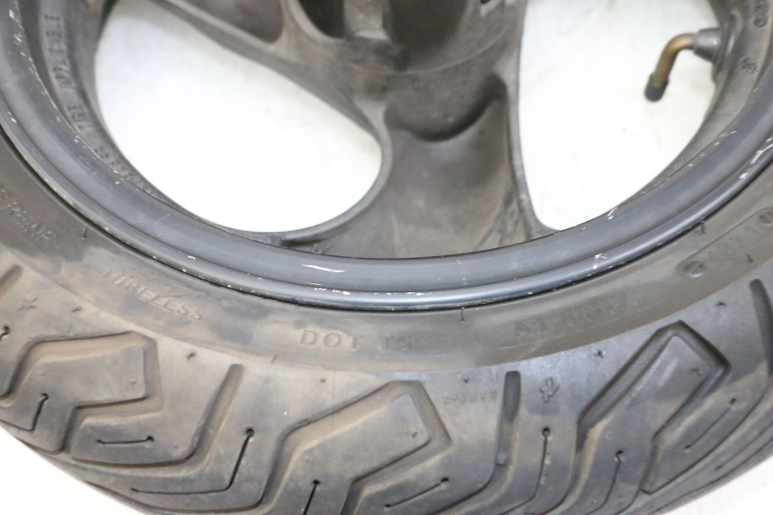 photo de VOORVELG EN BAND KYMCO AGILITY 4T 50 (2005 - 2018) - Zoom op gebruiksstaat