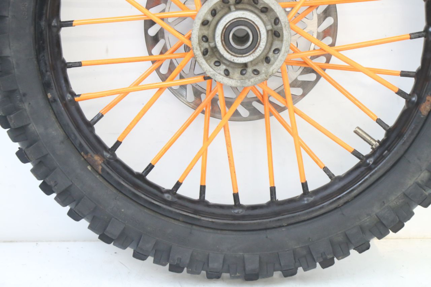 photo de VOORVELG EN BAND APOLLO RFZ 125 - Detailaanzicht