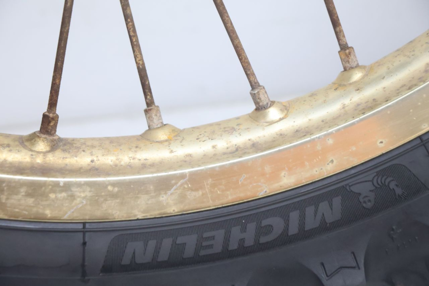 photo de VOORVELG EN BAND SUZUKI DR S 600 (1985 - 1989) - Focus op structuur