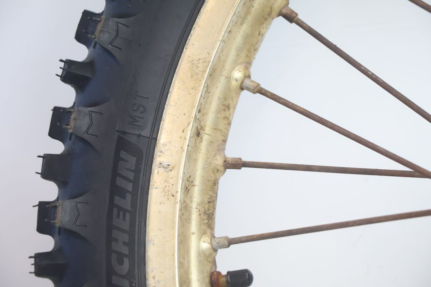 photo de VOORVELG EN BAND SUZUKI DR S 600 (1985 - 1989) - Technische close-up