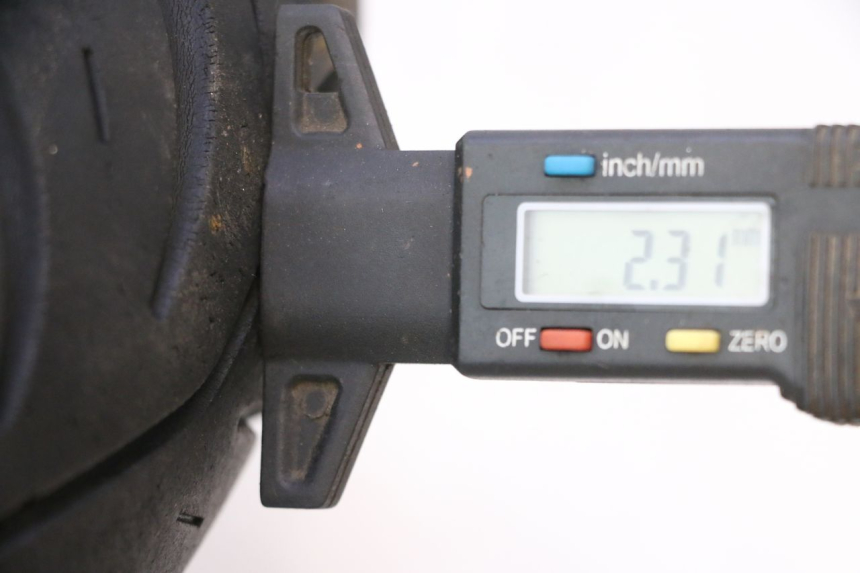 photo de VOORVELG EN BAND PEUGEOT KISBEE 4T 50 (2023 - 2026) - Zoom op gebruiksstaat