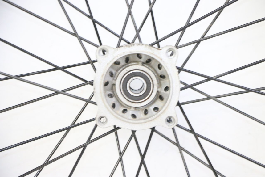photo de VOORVELG EN BAND APOLLO RFZ 125 - Focus op structuur