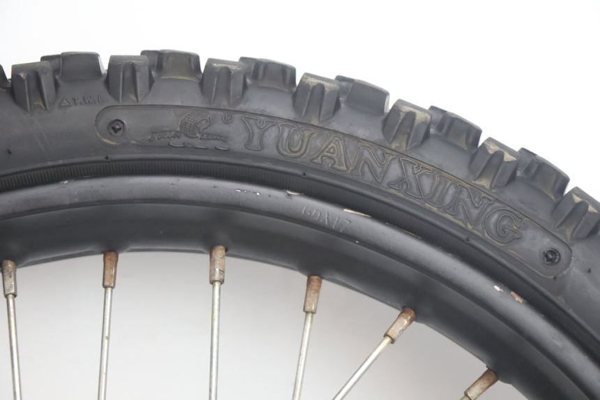photo de VOORVELG EN BAND APOLLO RFZ 125 - Kenmerkende details