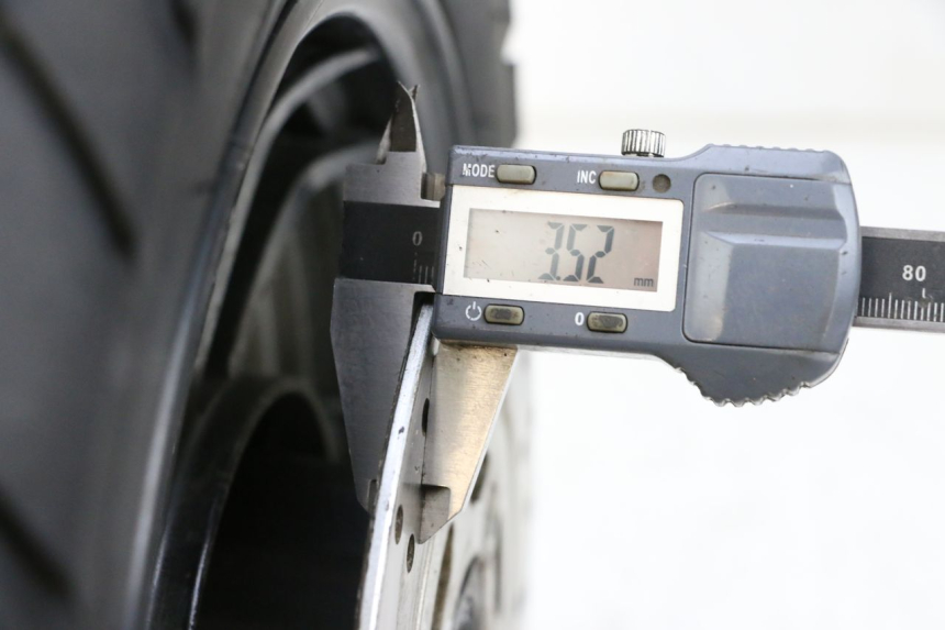 photo de VOORVELG EN BAND JM MOTORS SANTANA 50 (2014 - 2023) - Zoom op gebruiksstaat