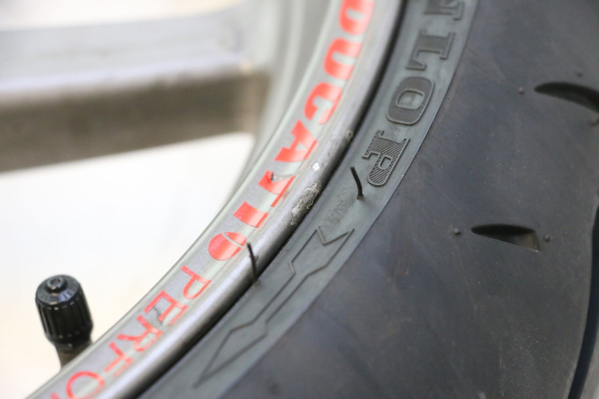 photo de VOORVELG EN BAND DUCATI SS IE DS CARENEE 1000 (2002 - 2006) - Detail van het onderdeel