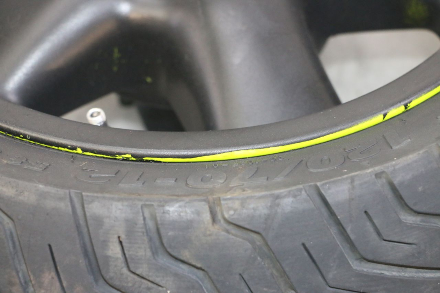 photo de VOORVELG EN BAND YAMAHA YP MAJESTY 125 (2002 - 2006) - Staat van het oppervlak