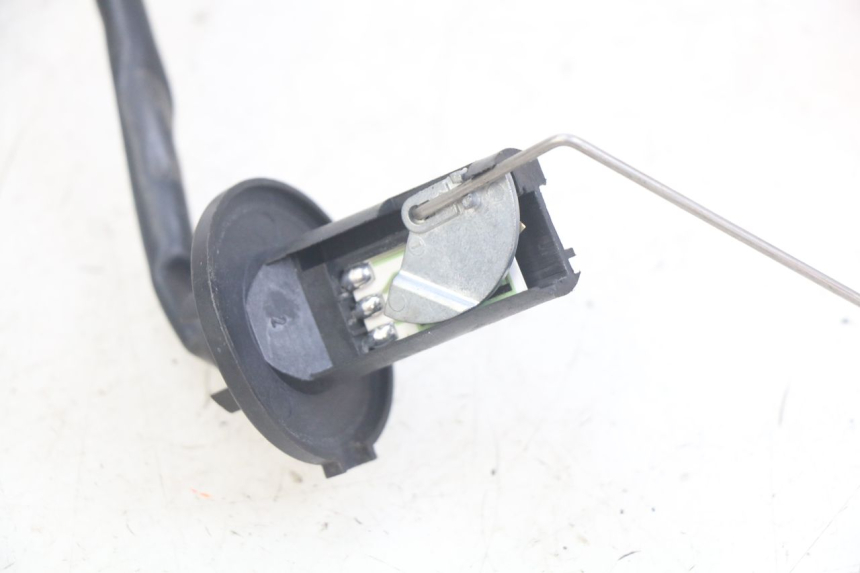 photo de BRANDSTOFNIVEAUMETER TANK KYMCO AGILITY 16+ 4T 50 (2018 - 2023) - Andere kijkhoek