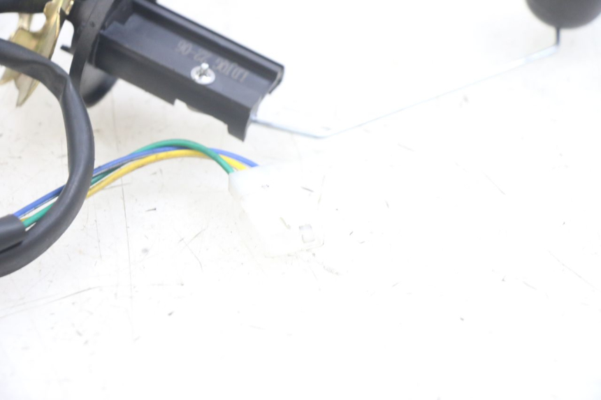 photo de BRANDSTOFNIVEAUMETER TANK JM MOTORS EVOLIS 4T 50 (2018 - 2022) - Andere kijkhoek