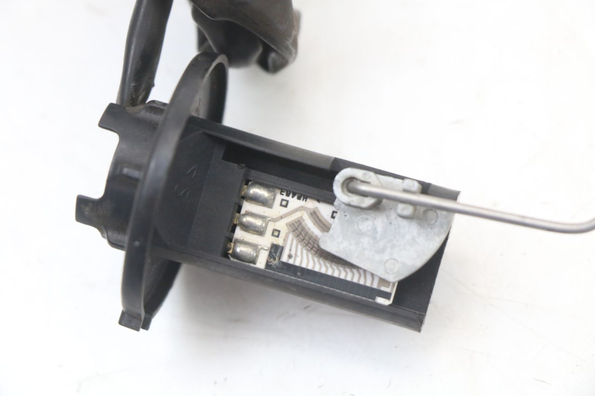 photo de BRANDSTOFNIVEAUMETER TANK HONDA FES PANTHEON 2T 125 (1998 - 2002) - Andere kijkhoek