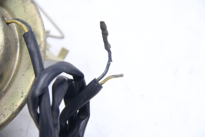 photo de BRANDSTOFNIVEAUMETER TANK SUZUKI GSX F GSXF 750 (1988 - 1998) - Andere kijkhoek