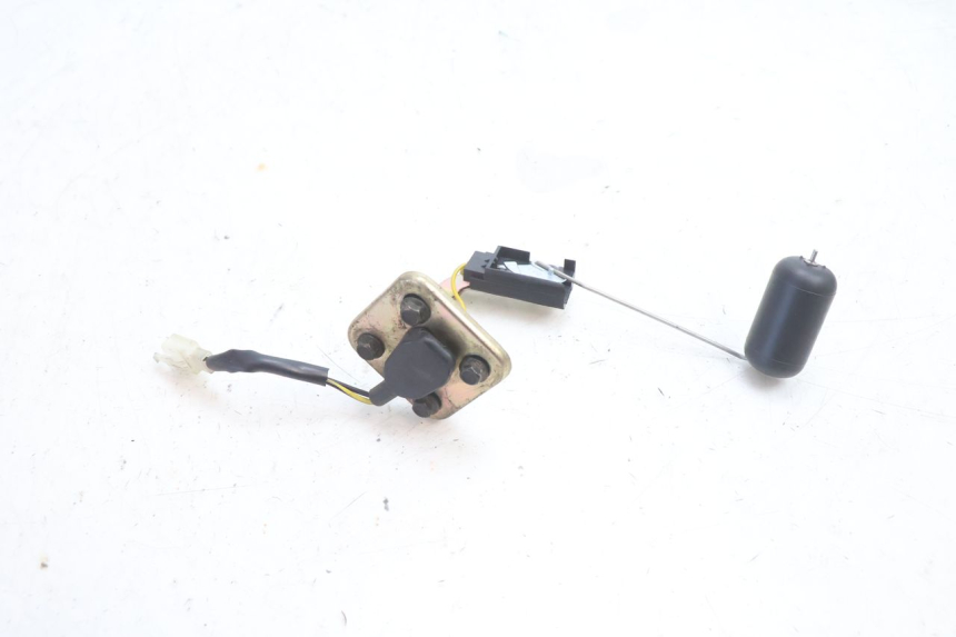 photo de BRANDSTOFNIVEAUMETER TANK PEUGEOT KISBEE 2T 50 (2010 - 2017) - Zoom op gebruiksstaat