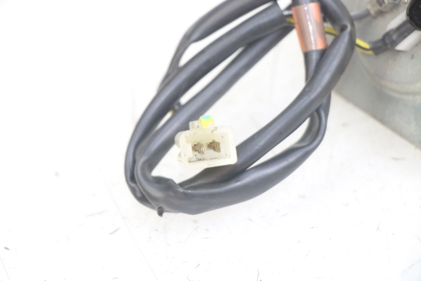 photo de BRANDSTOFNIVEAUMETER TANK PIAGGIO MEDLEY 125 (2016 - 2023) - Andere kijkhoek