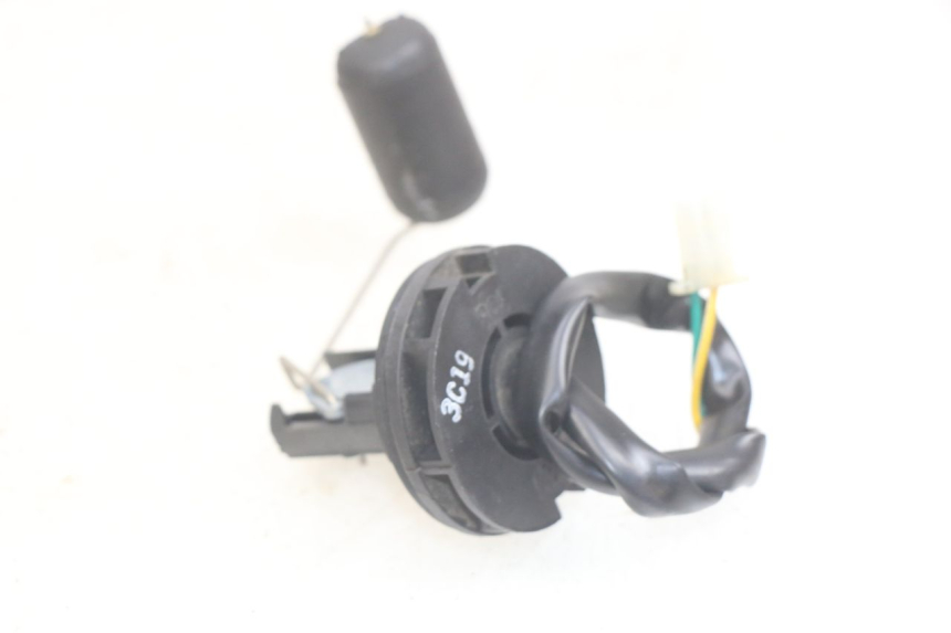 photo de BRANDSTOFNIVEAUMETER TANK SYM MIO 50 (2011 - 2017) - Detail van het onderdeel