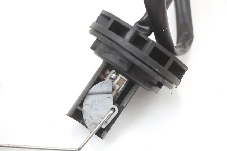 photo de BRANDSTOFNIVEAUMETER TANK SYM MIO 50 (2005 - 2010) - Detail van het onderdeel