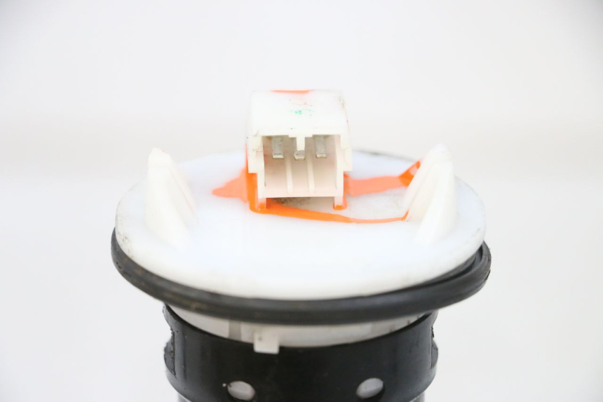 photo de BRANDSTOFNIVEAUMETER TANK PIAGGIO MP3 HPE 300 (2019 - 2026) - Bevestigingspunten