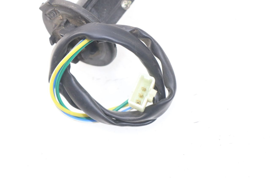 photo de BRANDSTOFNIVEAUMETER TANK VASTRO R-ONE 4T 50 (2014 - 2022) - Zoom op gebruiksstaat