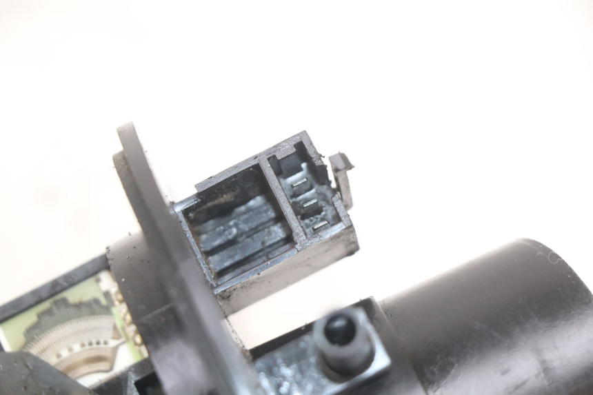photo de BRANDSTOFNIVEAUMETER TANK PEUGEOT SV 125 (1991 - 1994) - Andere kijkhoek
