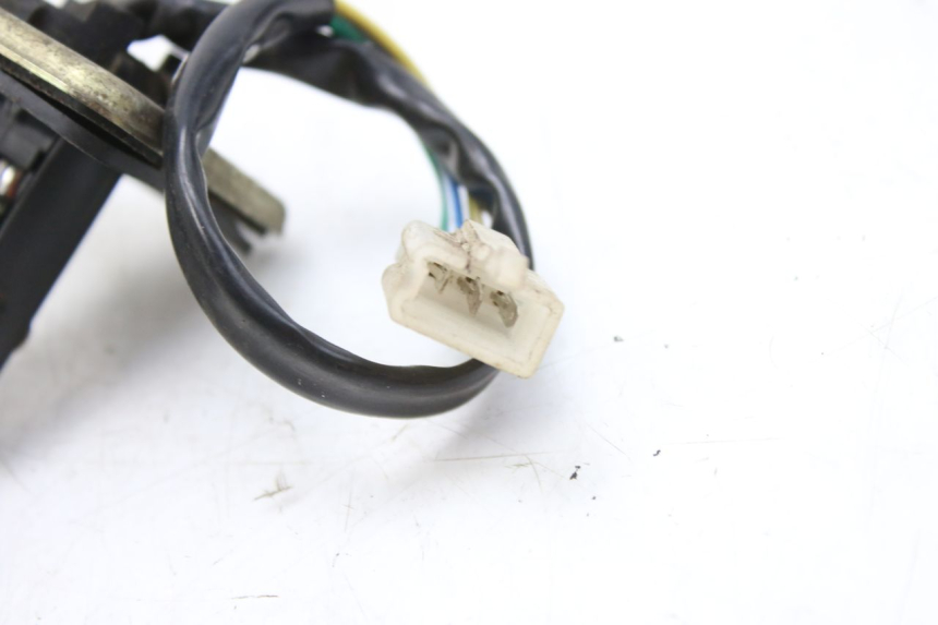 photo de BRANDSTOFNIVEAUMETER TANK PEUGEOT V-CLIC VCLIC 50 (2007 - 2013) - Bevestigingspunten