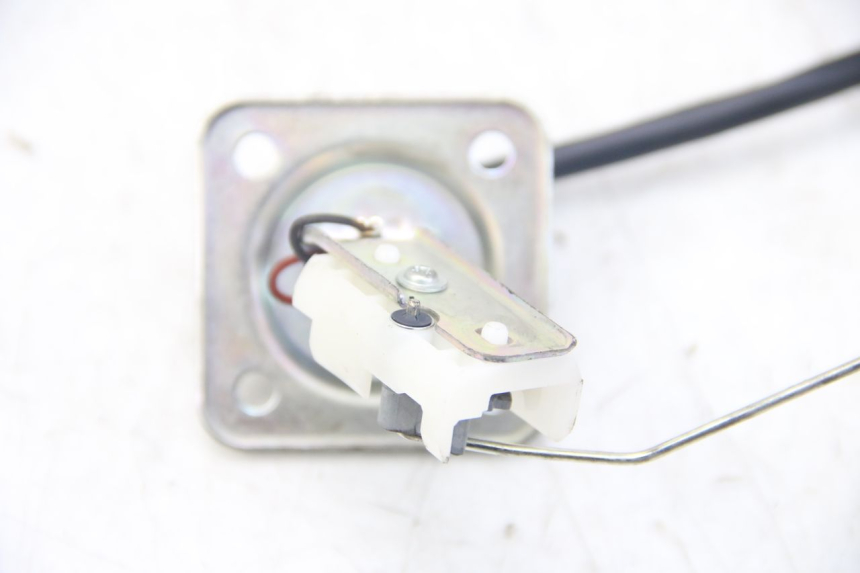 photo de BRANDSTOFNIVEAUMETER TANK PIAGGIO VESPA SPRINT 2T 50 (2014 - 2018) - Andere kijkhoek