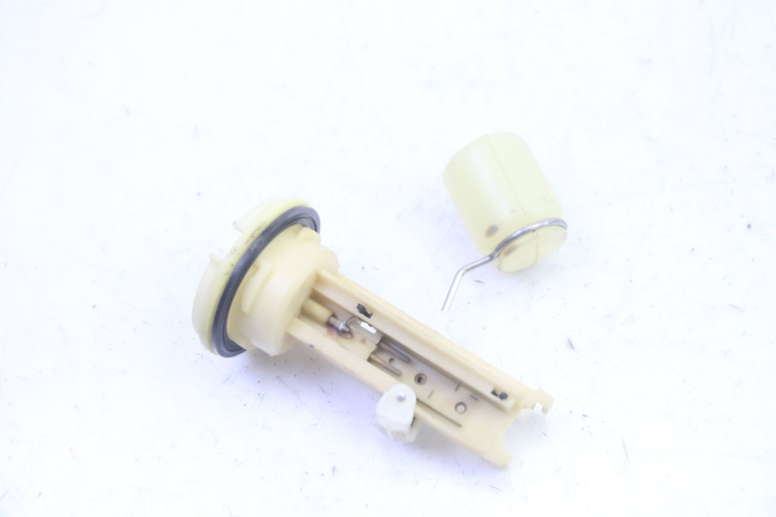 photo de BRANDSTOFNIVEAUMETER TANK PEUGEOT VIVACITY 100 (1999 - 2008) - Zoom op gebruiksstaat