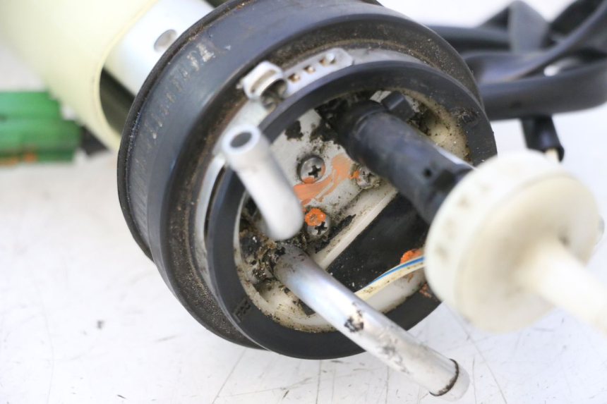 photo de BRANDSTOFTANKMETER YAMAHA WAVE RUNNER GP R 1200 (2000 - 2003) - Detail van het onderdeel
