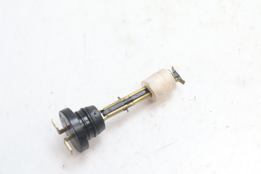photo de OLIEPEILSTOK TANK MBK BOOSTER SPIRIT 50 (2004 - 2017) - Detail van het onderdeel