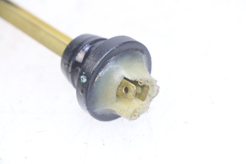 photo de OLIEPEILSTOK TANK PEUGEOT LUDIX 50 (2005 - 2007) - Zoom op gebruiksstaat